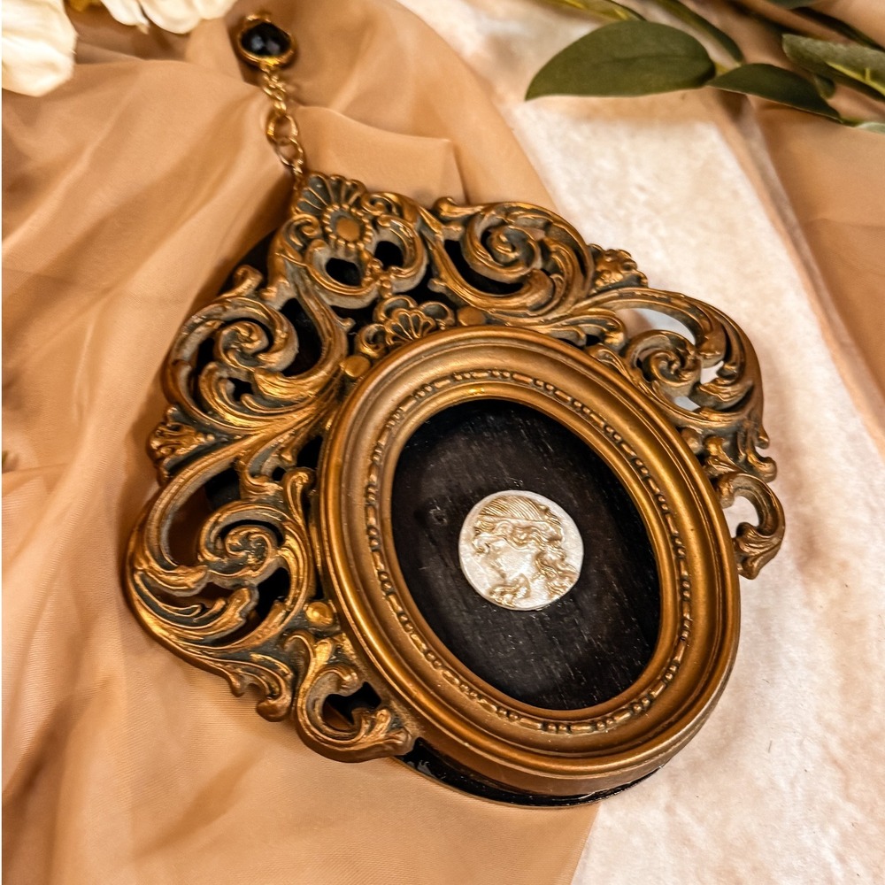 Restored Cameo Creations Frame with Handmade Cameo Art - Picture 4 of 6